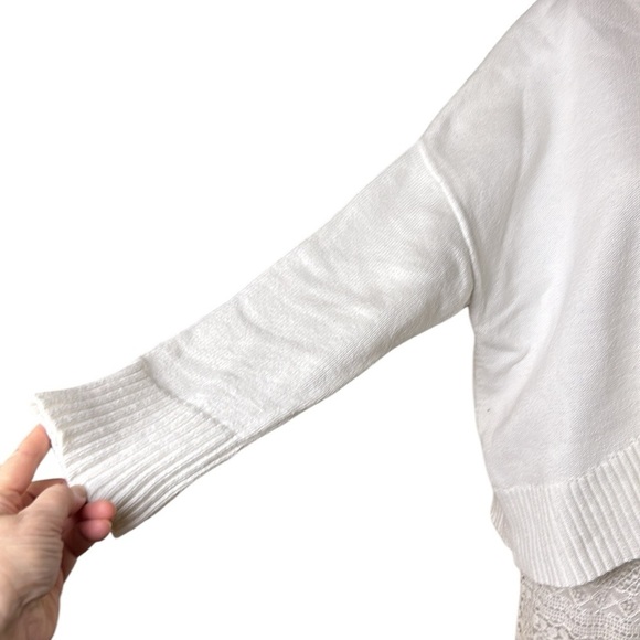 Anthropologie chunky knit sweater,very oversized ,PTP 27”
old money,neutral,boho - Picture 9 of 11